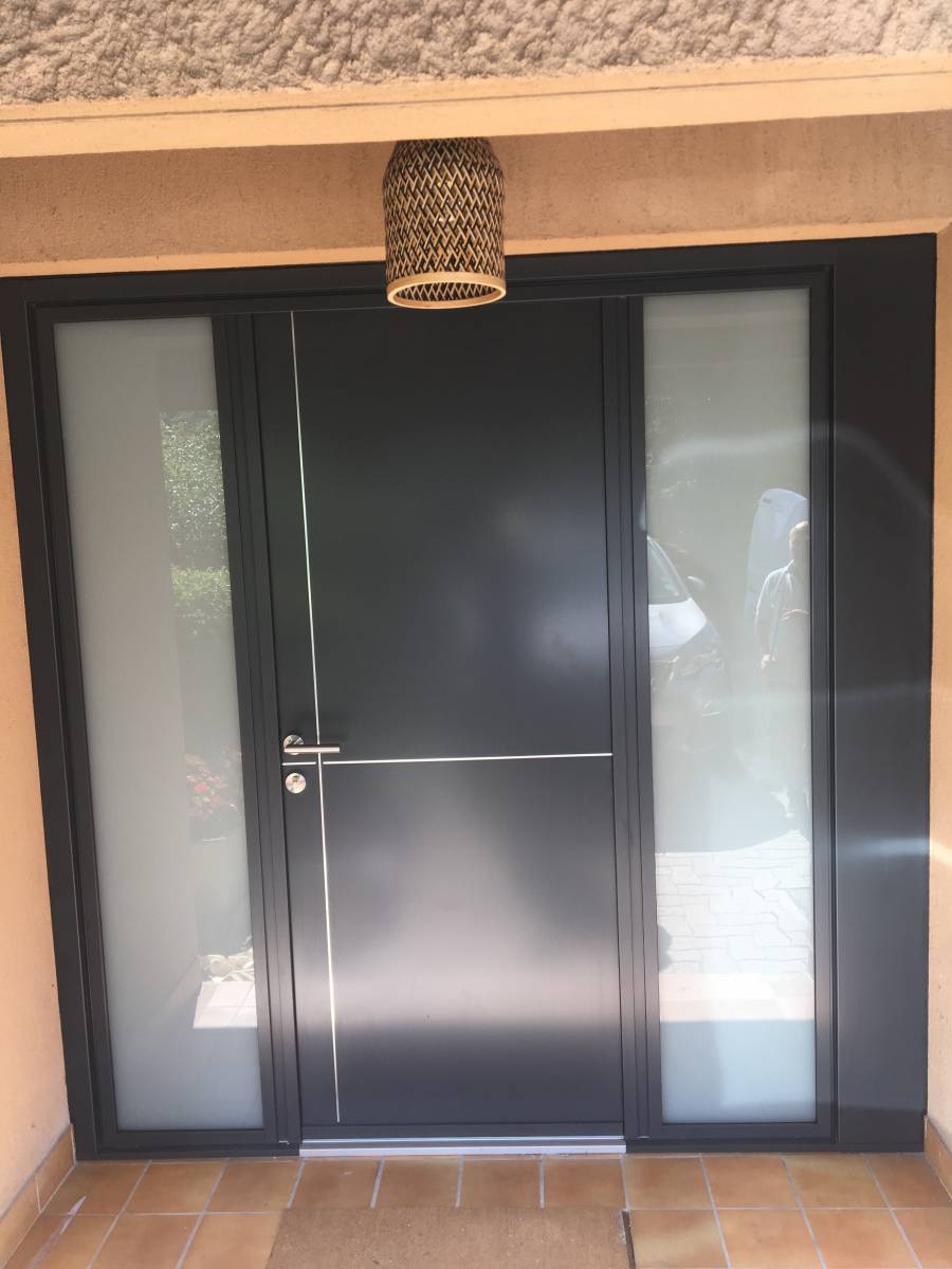 Installer une porte d'entrée design à Caluire près de Lyon